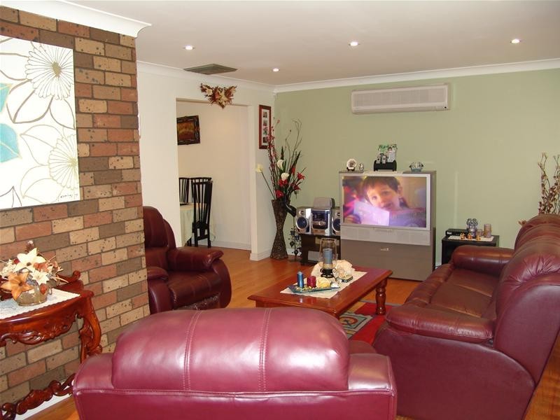 3 Phoenix Crescent, Casula NSW 2170