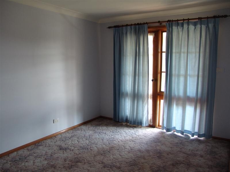 15 Phar Lap Close, Casula NSW 2170