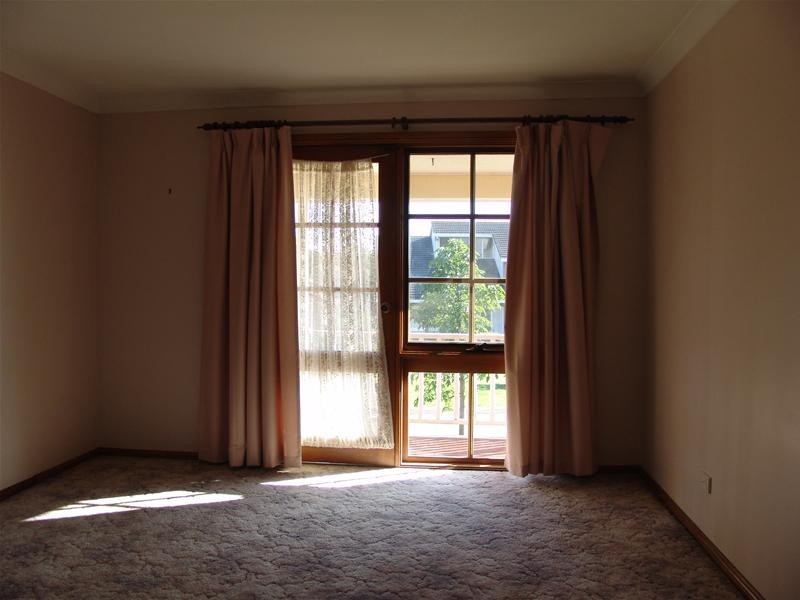 15 Phar Lap Close, Casula NSW 2170