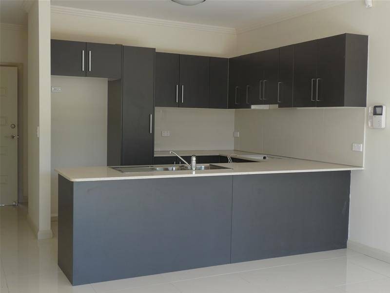 4/18 Holland Crescent, Casula NSW 2170