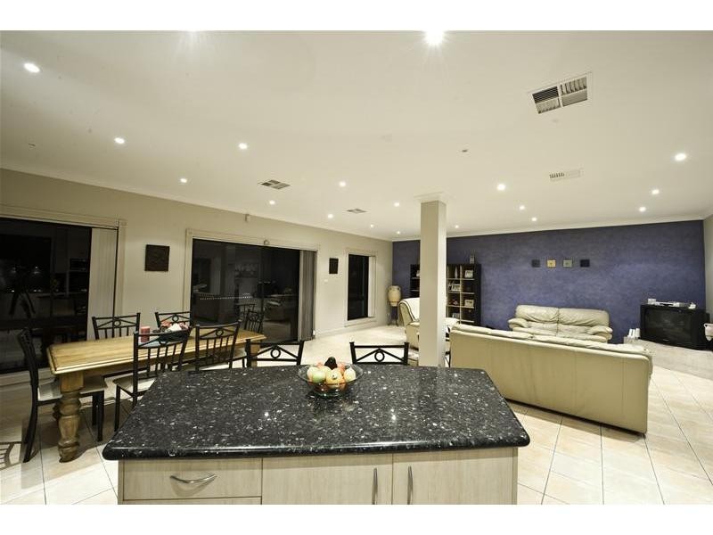 13 Yarra Place, Prestons NSW 2170