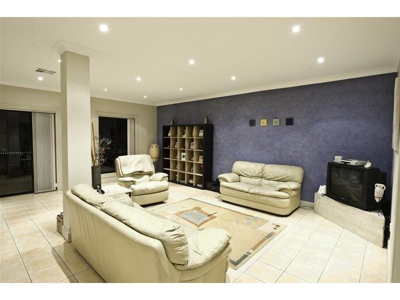 13 Yarra Place, Prestons NSW 2170