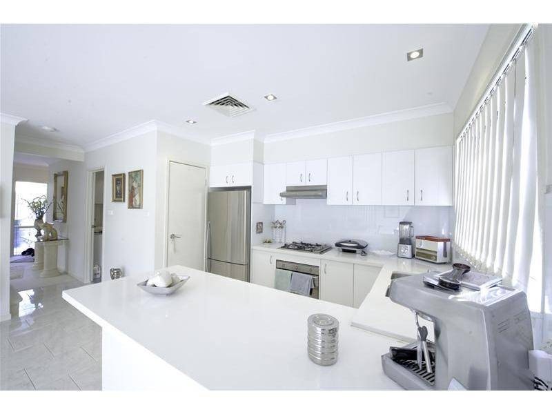 17 Wingate Avenue, West Hoxton NSW 2171