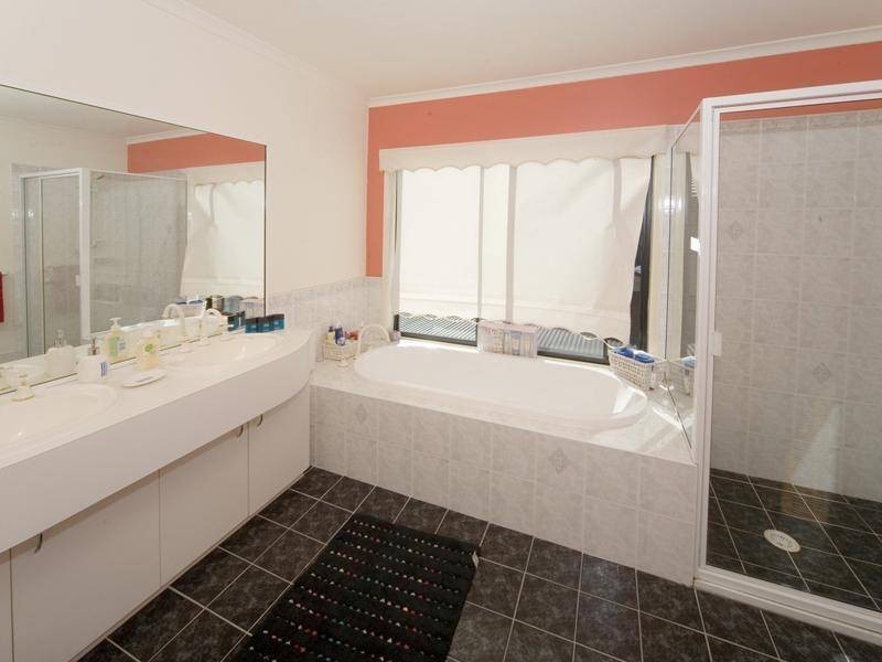 6 Wesley Place, Horningsea Park NSW 2171