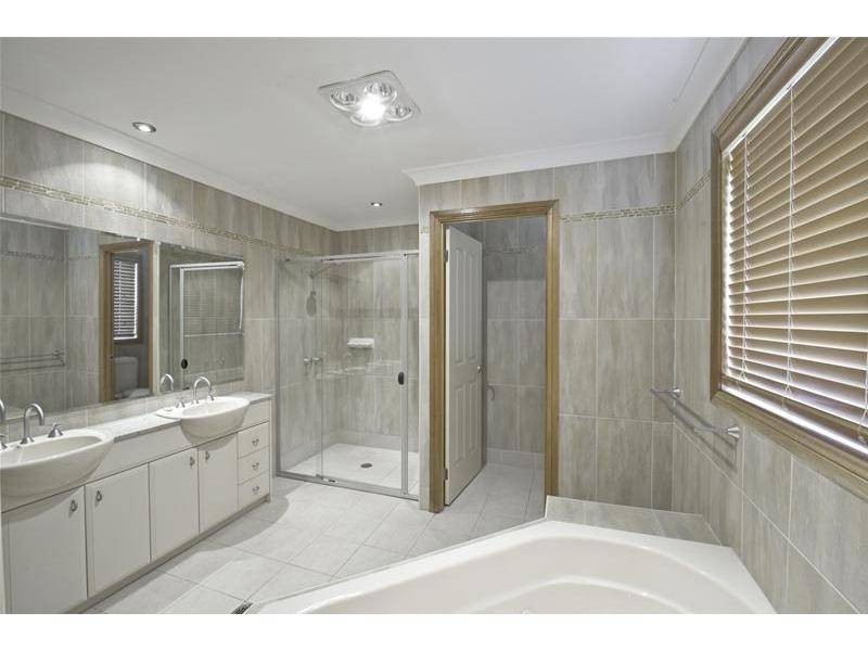 6 Heysen Place, Casula NSW 2170