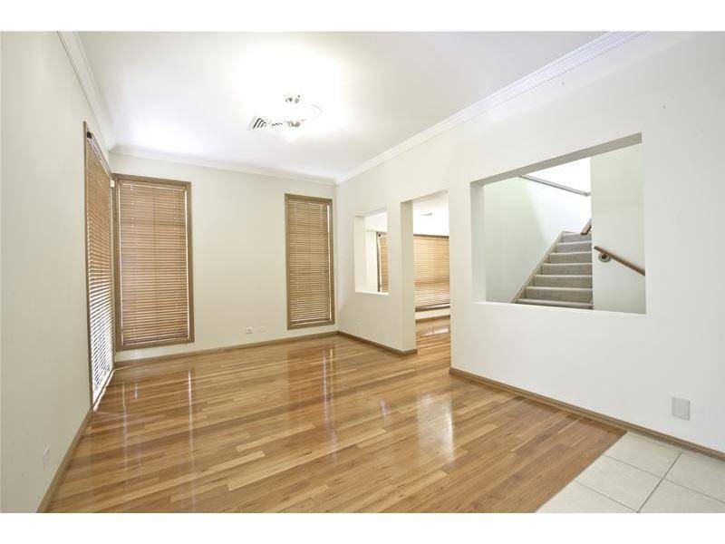6 Heysen Place, Casula NSW 2170
