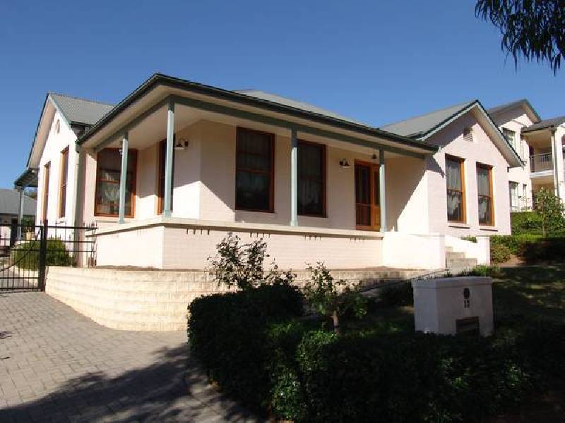 Macquarie Links NSW 2565