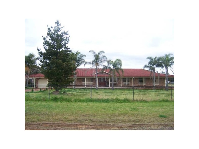 36 Kelvin Park Dr, Bringelly NSW 2556