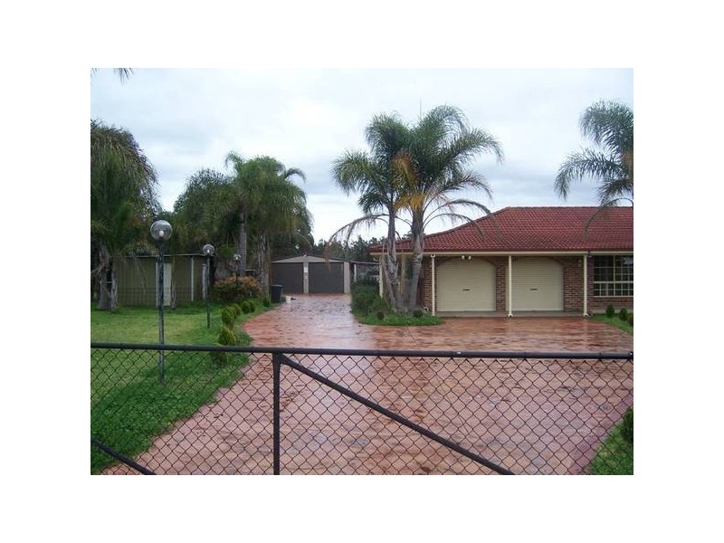 36 Kelvin Park Dr, Bringelly NSW 2556