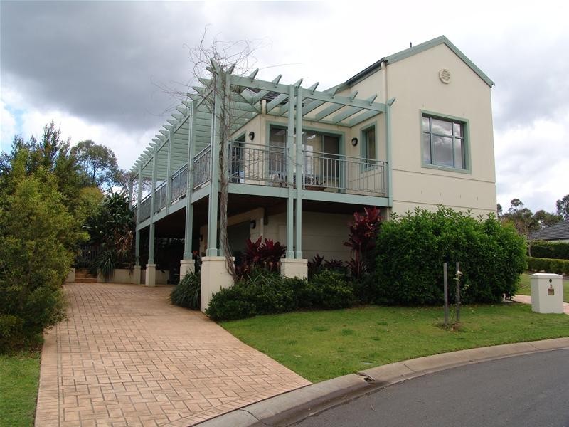 2 Elizabeth Henrietta Circuit, Macquarie Links NSW 2565