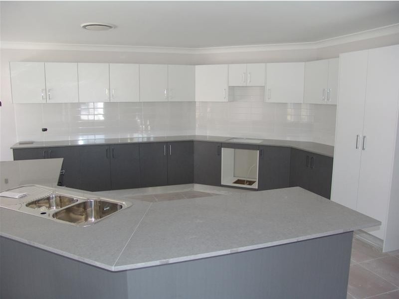 120 Kendall Drive, Casula NSW 2170