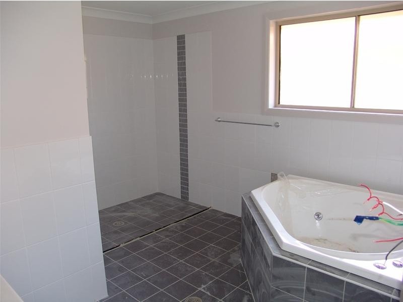 120 Kendall Drive, Casula NSW 2170