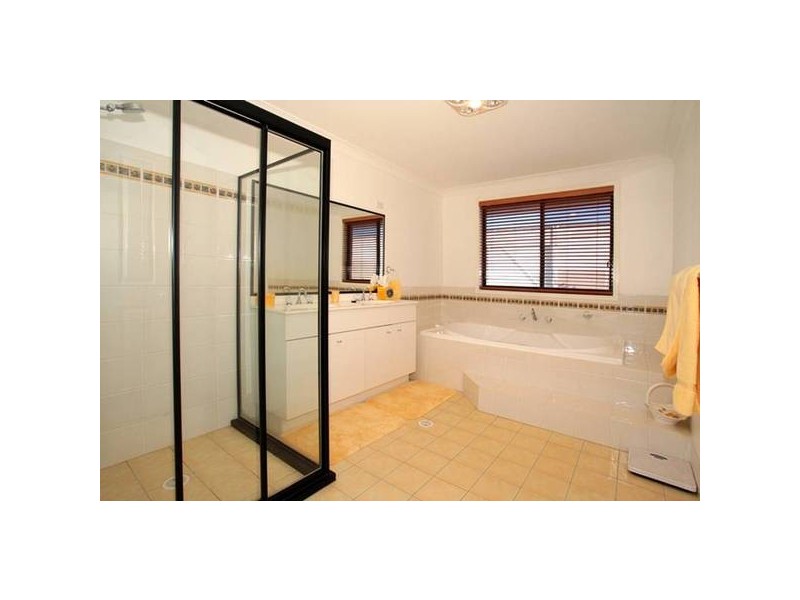 Wattle Grove NSW 2173