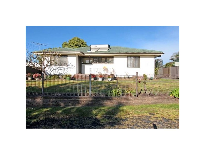 4 Collins Street, Lurnea NSW 2170