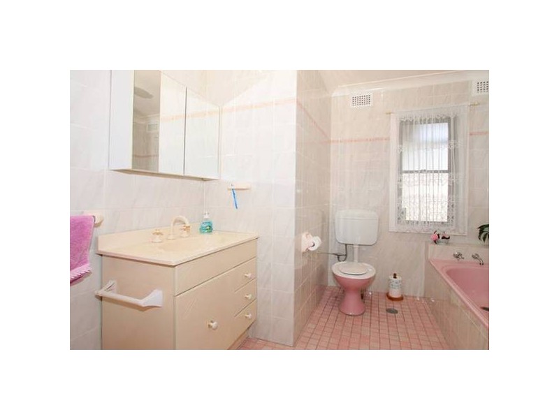 4 Collins Street, Lurnea NSW 2170