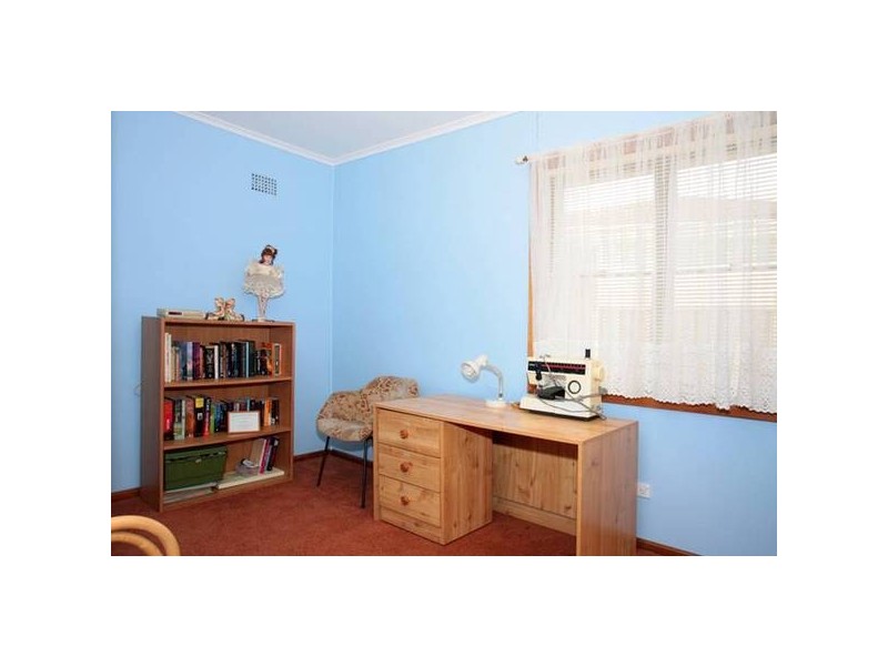 4 Collins Street, Lurnea NSW 2170