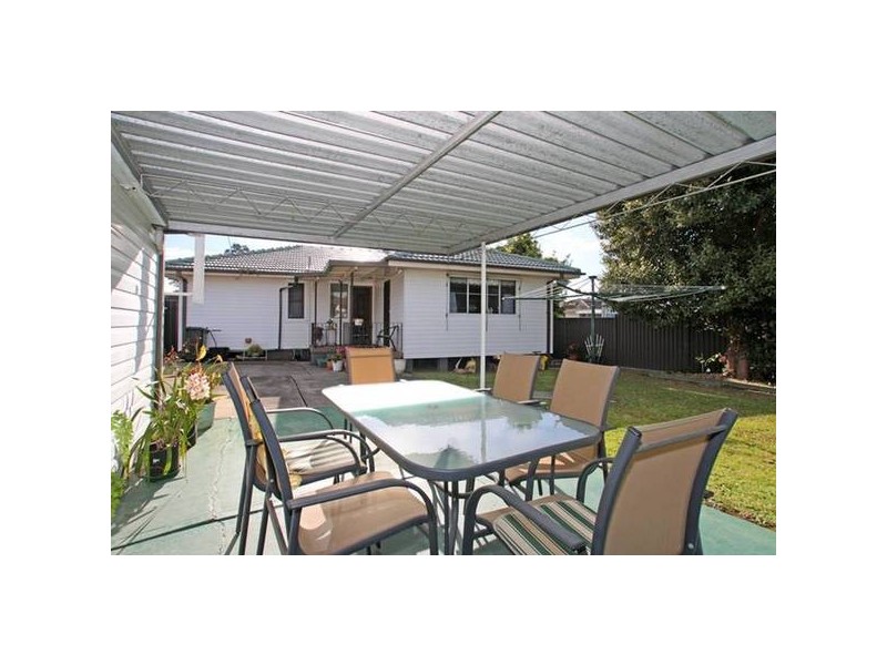 4 Collins Street, Lurnea NSW 2170