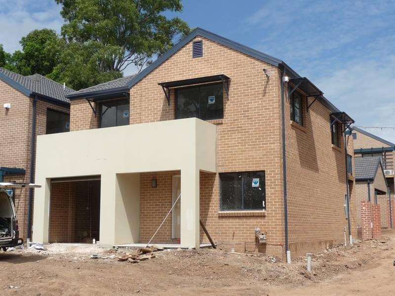 18 Holland Crescent, Casula NSW 2170