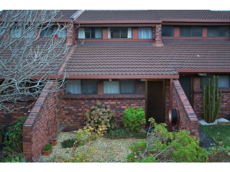 6/14 Lowelly Road, Lindisfarne TAS 7015