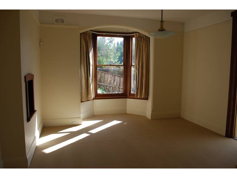 18 Senator Street, Mount Stuart TAS 7000