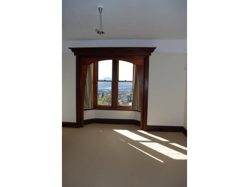 18 Senator Street, Mount Stuart TAS 7000