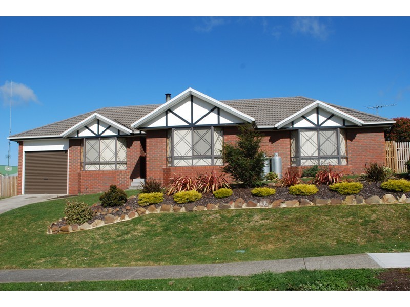 16 Charles Eaton Court, Huntingfield TAS 7055