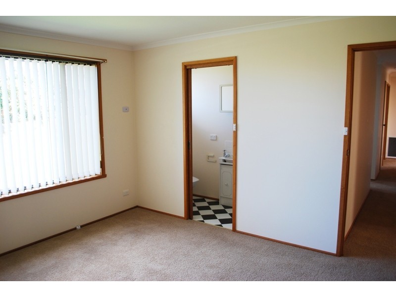 16 Charles Eaton Court, Huntingfield TAS 7055