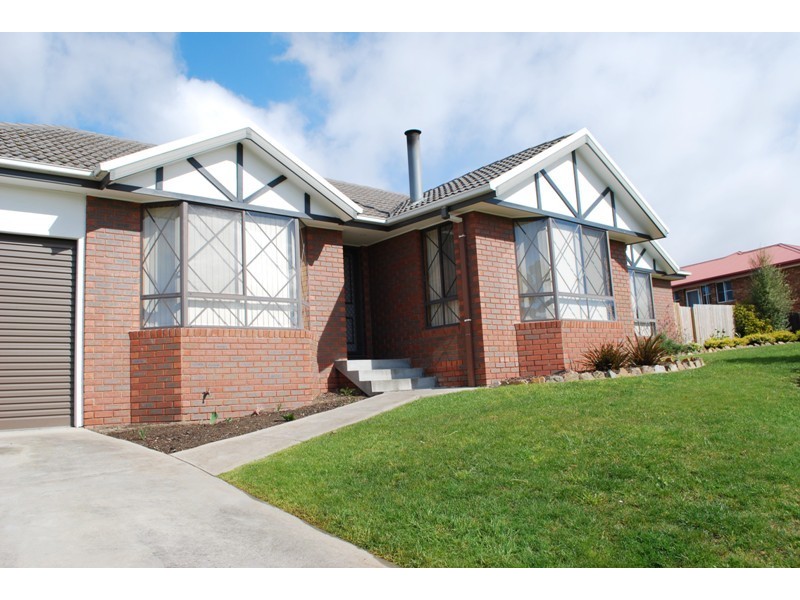16 Charles Eaton Court, Huntingfield TAS 7055