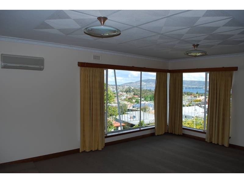10 Tianna Road, Lindisfarne TAS 7015