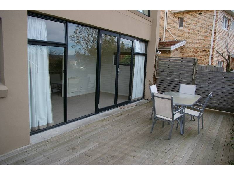 7/3 Norfolk Crescent, Sandy Bay TAS 7005