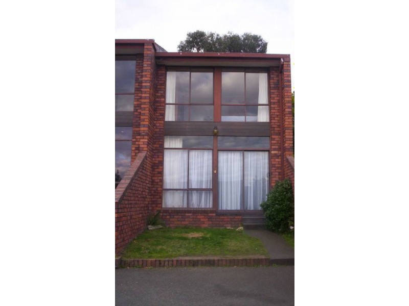 4/14a Lowelly Road, Lindisfarne TAS 7015