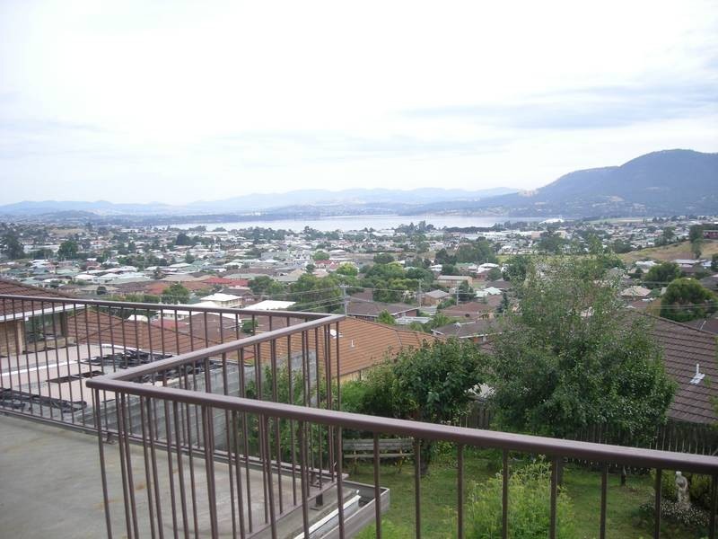 77 Ashborne Grove, West Moonah TAS 7009