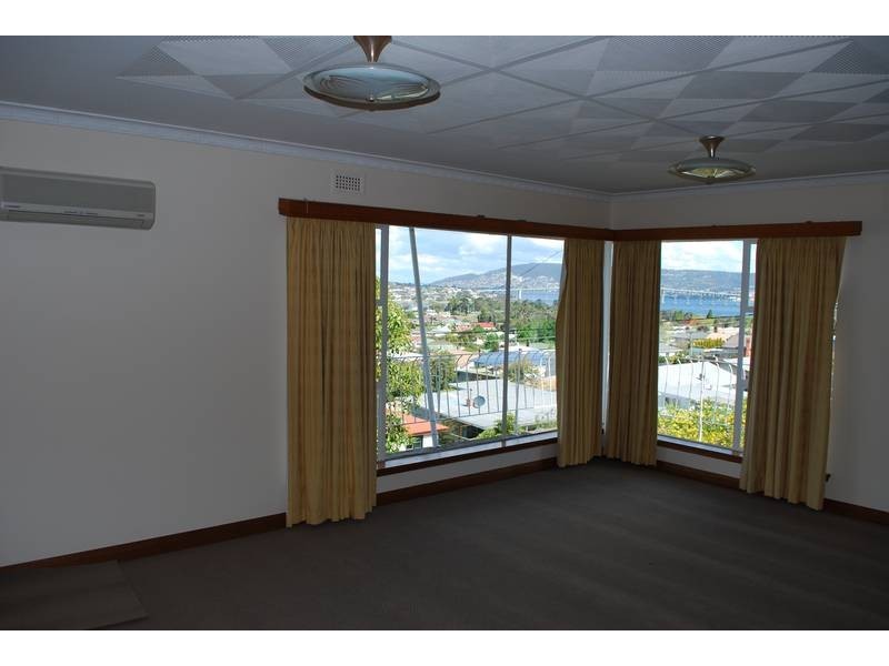 10 Tianna Road, Lindisfarne TAS 7015