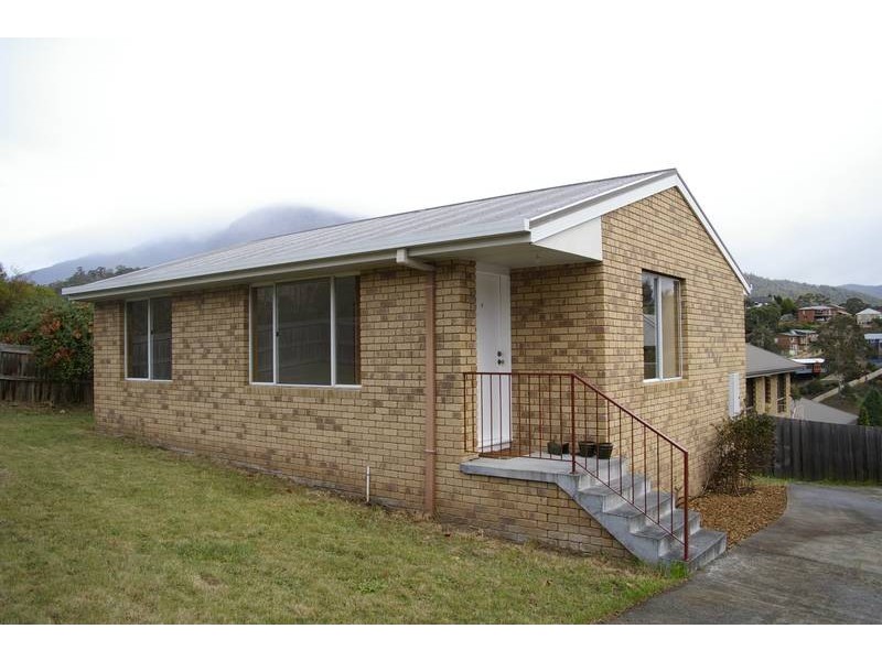 2/27 Cuthbertson Place, Lenah Valley TAS 7008