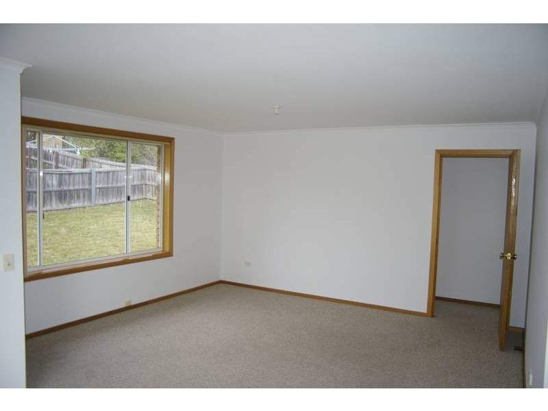 2/27 Cuthbertson Place, Lenah Valley TAS 7008