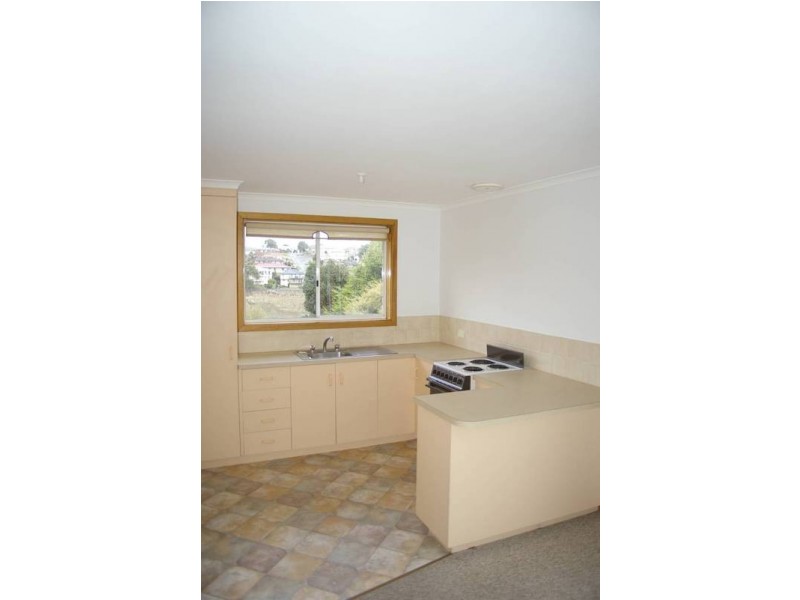 2/27 Cuthbertson Place, Lenah Valley TAS 7008