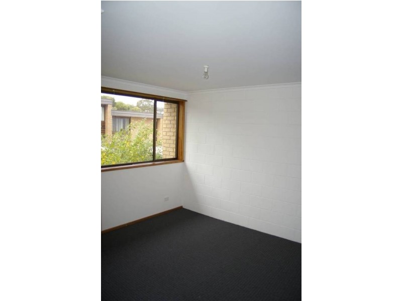 25/4 Clifford Court, Howrah TAS 7018