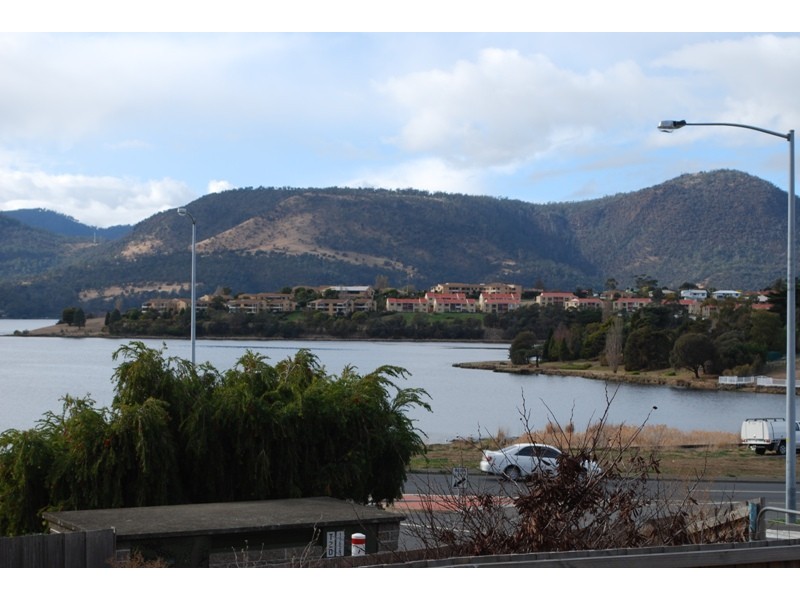 4 Hilton Road, Claremont TAS 7011