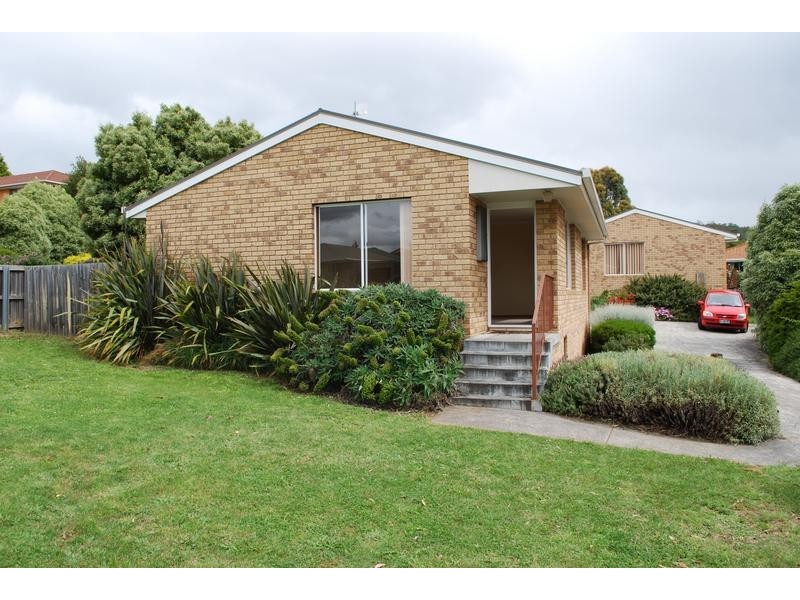 1/27 Cuthbertson Place, Lenah Valley TAS 7008