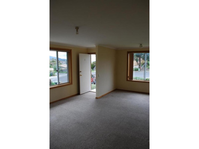 1/27 Cuthbertson Place, Lenah Valley TAS 7008