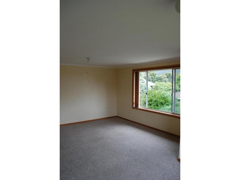 1/27 Cuthbertson Place, Lenah Valley TAS 7008