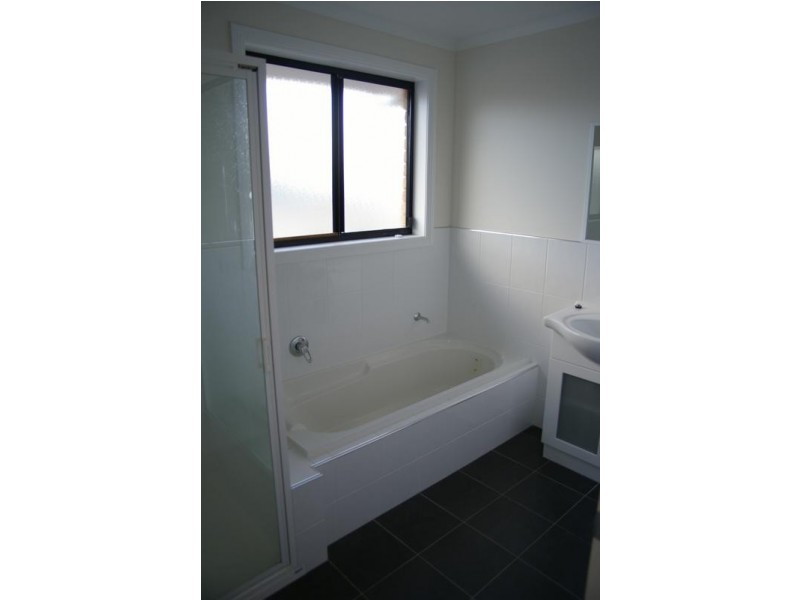 2/10 Lucas Place, Brighton TAS 7030