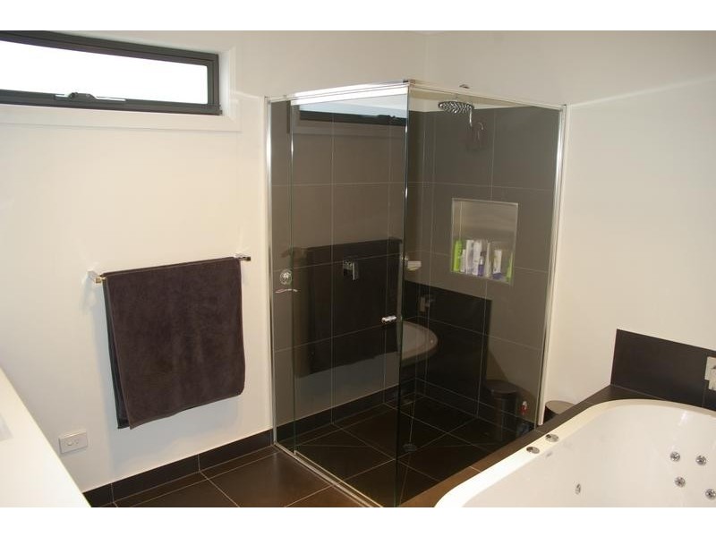 16B Derwent Avenue, Geilston Bay TAS 7015