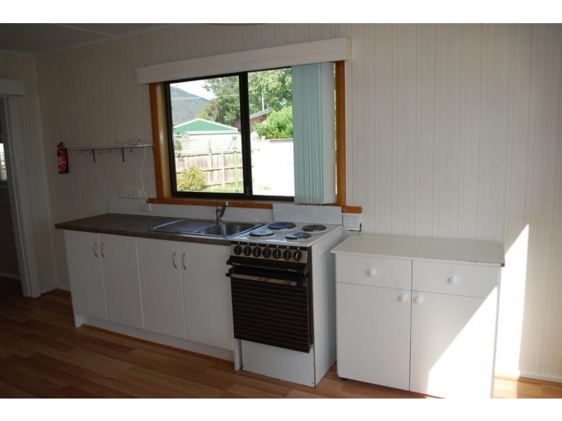 27 Curlew Parade, Claremont TAS 7011