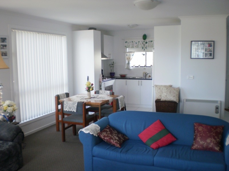 2/1 Emmaline Court, Rokeby TAS 7019