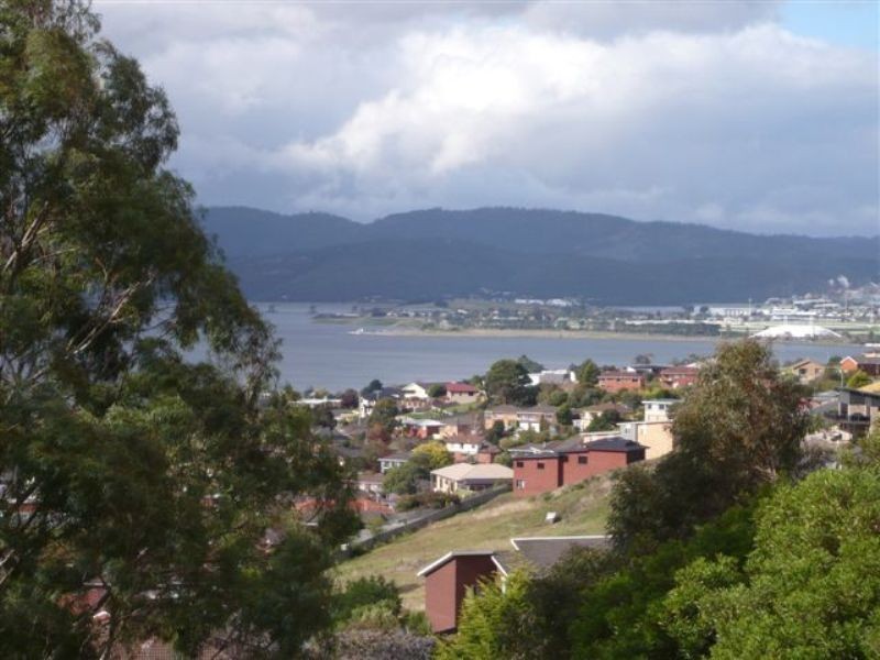 2/12 Tris Court, Berriedale TAS 7011