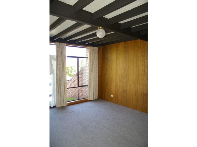 4/14a Lowelly Road, Lindisfarne TAS 7015