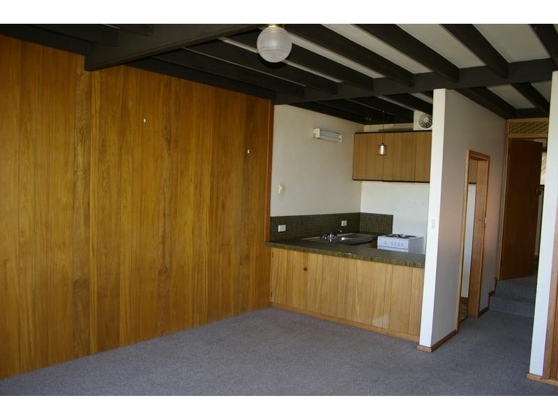 4/14a Lowelly Road, Lindisfarne TAS 7015