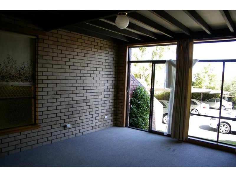 4/14a Lowelly Road, Lindisfarne TAS 7015