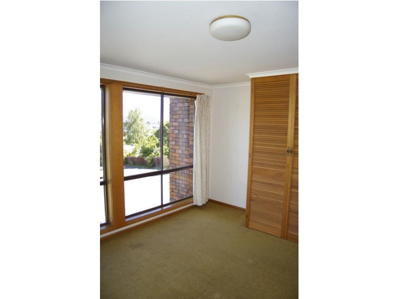 4/14a Lowelly Road, Lindisfarne TAS 7015